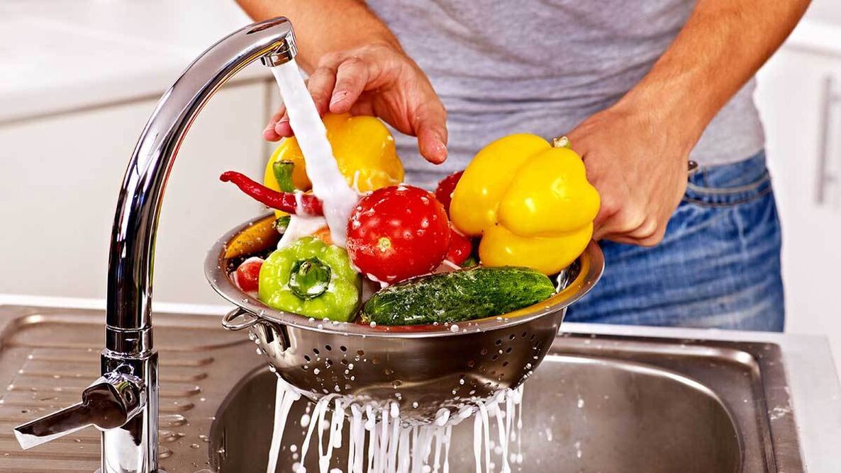 wash vegetables to prevent parasite infection